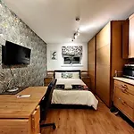 Studio Apartment 351 Ladbroke Grove, London W10 6Ha