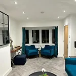 Luxury Entire House In Greenwich