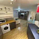 Amazing Chelsea Apartment Next To The River