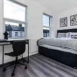 Hunky 3 Bedroom Flat In Hereward, London