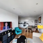 Cosy And Spacious Apartment In Forest Hill
