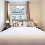Stone Built Vintage Chic House In The Heart Of Knightsbridge