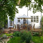 Elegant Garden Cottage Near Hampstead Heath & Tube