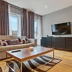 Modern 2 Bedroom & 2 Bathroom Apartment In Fulham