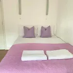 Oxford Street Family Apartment