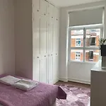Oxford Street Family Apartment