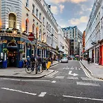 Brand new flat in London West End - Museum 1