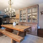 Stone Built Vintage Chic House In The Heart Of Knightsbridge