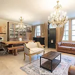 Stone Built Vintage Chic House In The Heart Of Knightsbridge