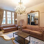 Stone Built Vintage Chic House In The Heart Of Knightsbridge