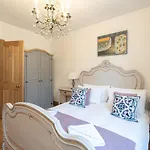Stone Built Vintage Chic House In The Heart Of Knightsbridge