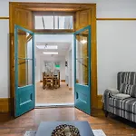 Spacious 5 Bedroom House With Garden + Parking - Amazing Location