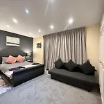 Marylebone 5-Bedroom, 4 Baths Private Family Villa