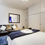Evelyn Beautiful 2 Bedroom Apartment