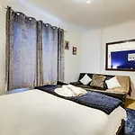 Evelyn Beautiful 2 Bedroom Apartment