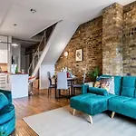Livestay-Fabulous Three Bed Warehouse Conversion Apartment