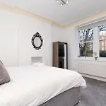 Chelsea Charm L Radiant 3Br Apartment Elegance