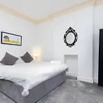 Chelsea Charm L Radiant 3Br Apartment Elegance