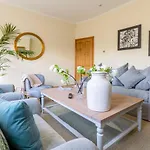 A North London Retreat Cottage, 3 Bed With Garden