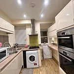 Marylebone 5-Bedroom, 4 Baths Private Family Villa