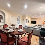 Marylebone 5-Bedroom, 4 Baths Private Family Villa