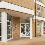 Canary Wharf Luxury Apartment