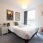 Modern, Light-Filled Studio In Trendy North London