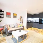 Modern, Light-Filled Studio In Trendy North London