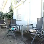 Walk To Notting Hill /Paddington 1 B/R With Patio