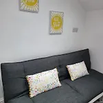 Fancy Basement Flat B