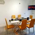 Private House With Free Parking