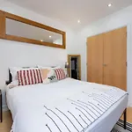 D8 - Canal View Apartment