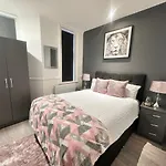 Kensington High Street Condo