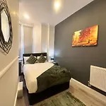 Kensington High Street Apartment
