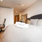 Stunning Modern Apartment Close To Hyde Park By Underthedoormat