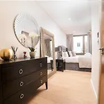 Stunning Modern Apartment Close To Hyde Park By Underthedoormat