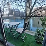 2 Bed Waterfront Luxury Apartment, London E14