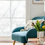 Charming 1 Bed Apartment Near Museum