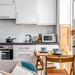 Charming 1 Bed Apartment Near Museum