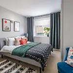 2 Bedroom Apartment With Park Views Shoreditch