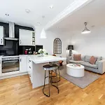 Kensington High Street Flat 2 Bedroom