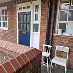 Beautiful 2 Bedroom Flat In Frampton Street