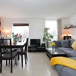 2-Bed 2-Bath Flat Around The Corner From Portobello Market