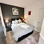 Kensington High Street Condo