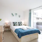 2-Bed 2-Bath Flat Around The Corner From Portobello Market