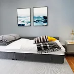 Stunning Soho Super Apartment - Sleeps 6 People