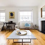 Cool, Quiet Notting Hill 2 Bed Apt
