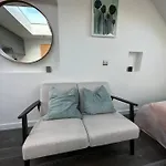 Lovely New Decor Studio - 4 The Southwell
