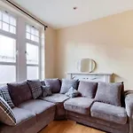 Oxford Street Family Apartment