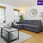 London Bridge Apartment Free Parking And Wifi Sleeps 6